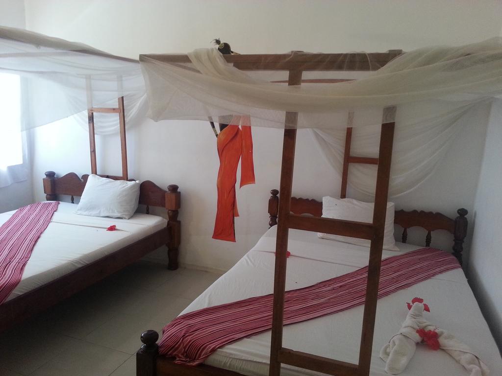 Ebony & Ivory Beach Bungalows Nungwi Habitación foto